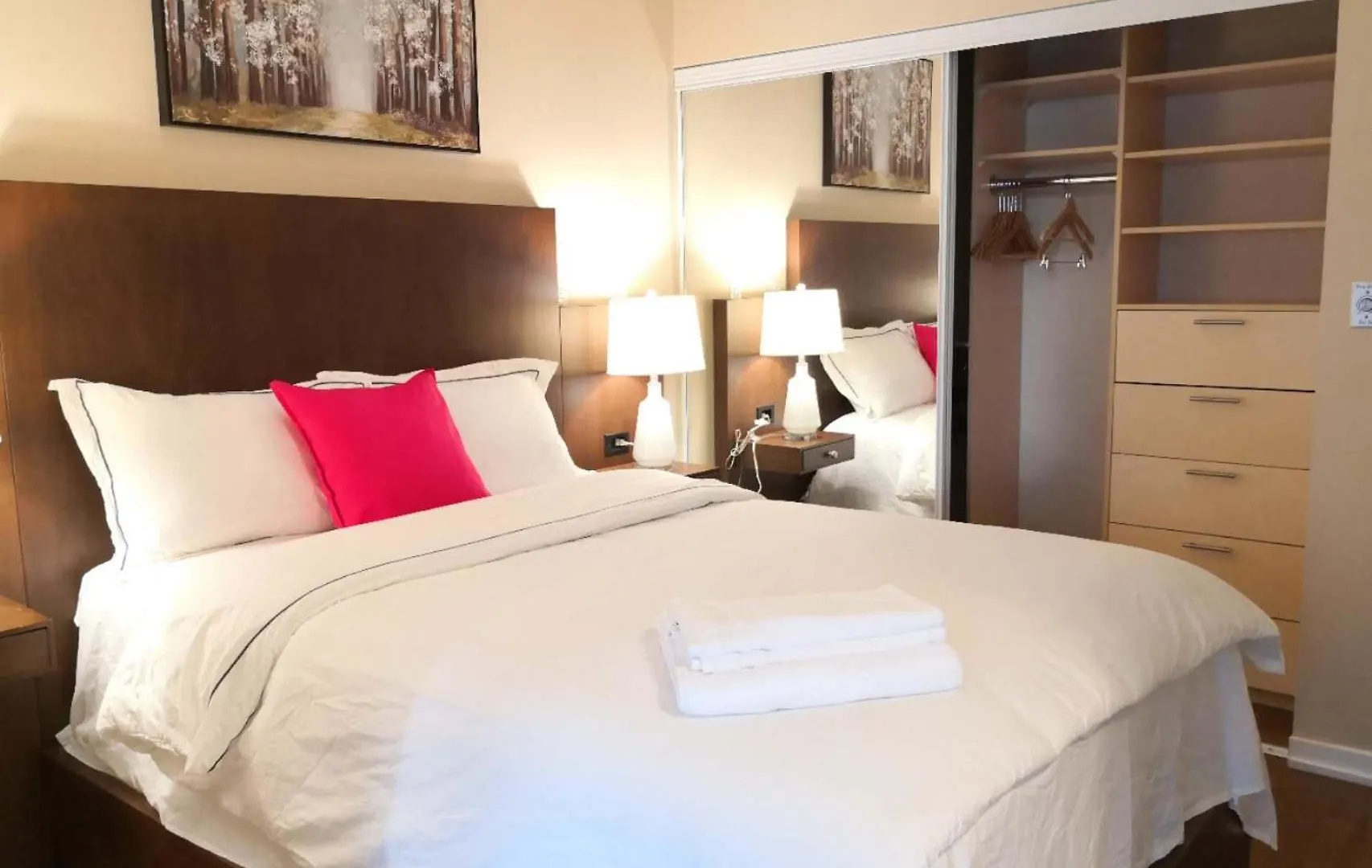 Gorgeous Condo In Downtown Near Cn Tower Toronto