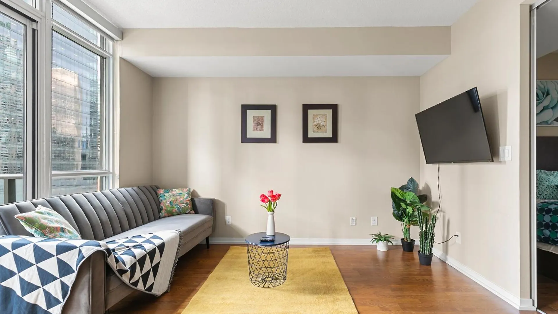 Gorgeous Condo In Downtown Near Cn Tower Toronto Apartment