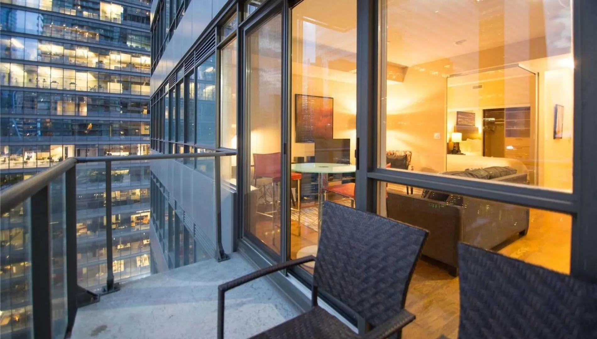 Apartment Gorgeous Condo In Downtown Near Cn Tower Toronto