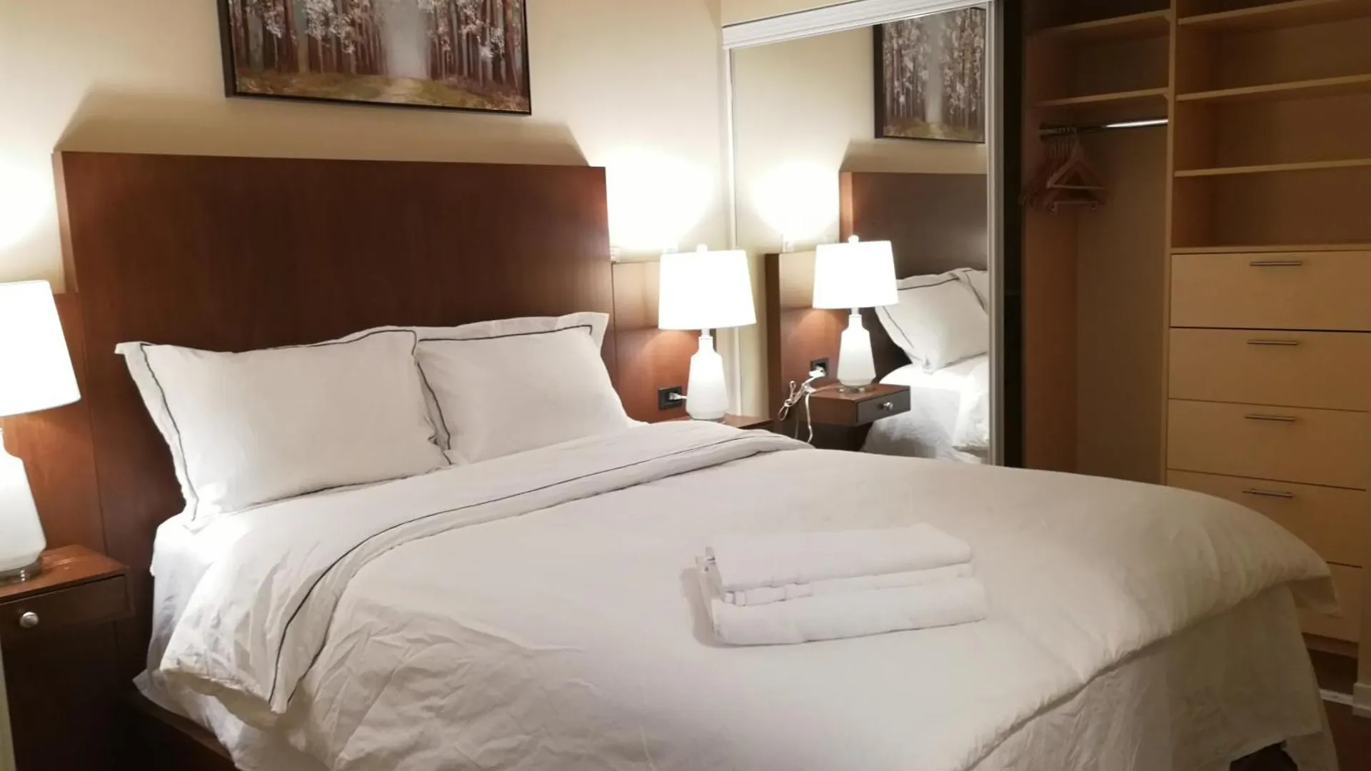 Gorgeous Condo In Downtown Near Cn Tower Toronto Canada